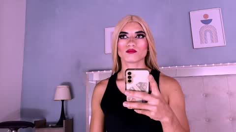 Snapshot of emily_castillo1_ chatting on September 29, 5:18 am emily_castillo1_ online show from September 29, 5:18 am