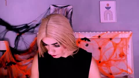 Snapshot of emily_castillo1_ chatting on October 8, 5:42 am emily_castillo1_ online show from October 8, 5:42 am