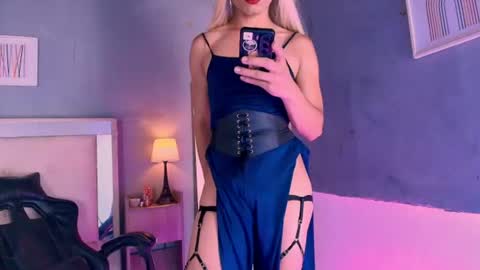 emily_castillo1_ online show from July 10, 7:01 am