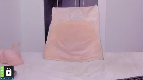 Snapshot of emilymichaels chatting on October 16, 9:14 pm Emily Michaels online show from October 16, 9:14 pm
