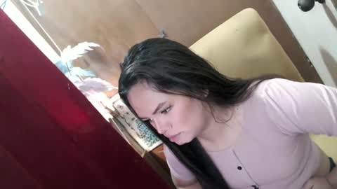 Snapshot of empressrheo chatting on February 25, 2:14 am empressrheo online show from February 25, 2:14 am