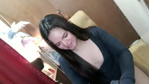 Snapshot of empressrheo chatting on March 11, 2:32 am empressrheo online show from March 11, 2:32 am