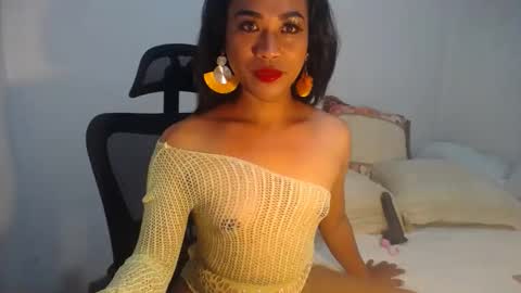 erika_madrigal online show from December 21, 11:55 am