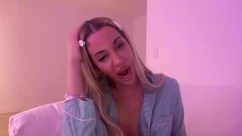 exoticcbabyy online show from October 28, 6:33 am