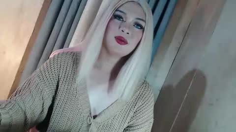 DANIELLA - DONT FORGET TO GIVE ME A THUMBSU UP online show from May 15, 9:45 pm