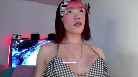 Snapshot of fem_boy6 chatting on March 4, 5:32 am fem_boy6 online show from March 4, 5:32 am
