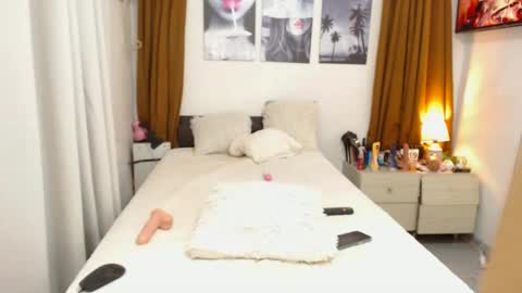 stephanie online show from December 12, 1:53 am
