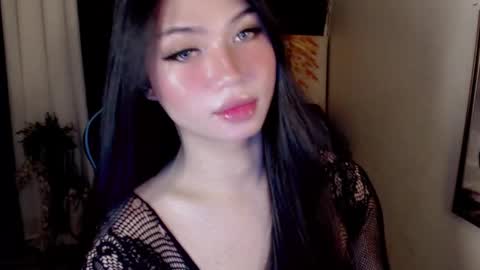 Snapshot of francine_moore chatting on December 4, 2:25 am Francine online show from December 4, 2:25 am
