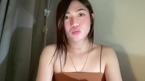 Snapshot of francine_moore chatting on September 28, 5:06 am Francine online show from September 28, 5:06 am
