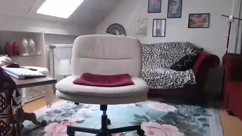 Snapshot of ginablondecam chatting on September 18, 11:37 am Gina online show from September 18, 11:37 am