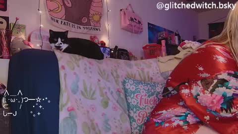 Glitch online show from January 19, 5:26 am