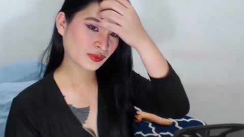 QUEEN JANE online show from May 11, 7:33 pm