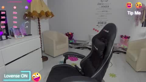 Nicole.. online show from March 24, 8:41 am