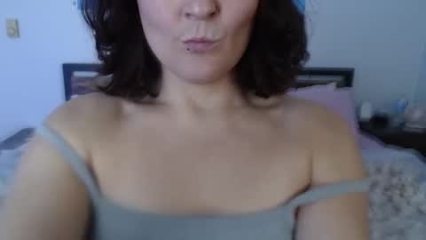 Snapshot of haileyharper chatting on October 16, 6:18 pm Hailey Harper online show from October 16, 6:18 pm