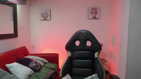 hanna_lamber online show from April 18, 11:45 am