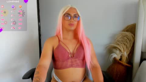 Snapshot of hanna_sofi4 chatting on February 7, 4:14 pm Hanna Capicorn online show from February 7, 4:14 pm