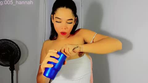 Snapshot of hannahsmit_ chatting on October 14, 9:32 am hannahsmit_ online show from October 14, 9:32 am