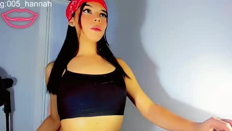Snapshot of hannahsmit_ chatting on October 17, 7:01 am hannahsmit_ online show from October 17, 7:01 am