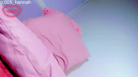 Snapshot of hannahsmit_ chatting on October 19, 8:06 am hannahsmit_ online show from October 19, 8:06 am