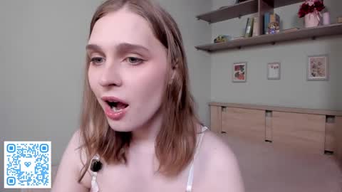 Mia online show from April 11, 8:29 am