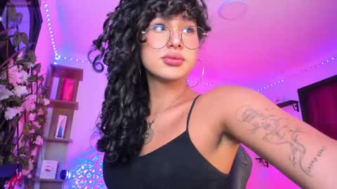 Snapshot of heka_prudence chatting on February 21, 3:45 am Heka Prudence online show from February 21, 3:45 am