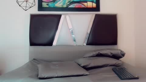 Hilary Avilan online show from February 17, 7:32 pm