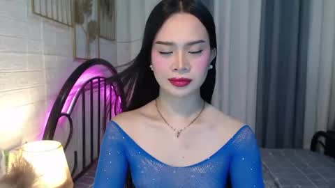 hoelymolly online show from July 10, 8:24 pm