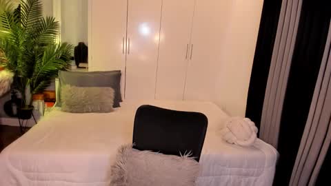 Ms. Laura online show from November 11, 8:49 am