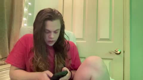 Snapshot of holly23hopefull chatting on December 20, 3:03 am Hollys Drive threw Side Of CB. online show from December 20, 3:03 am