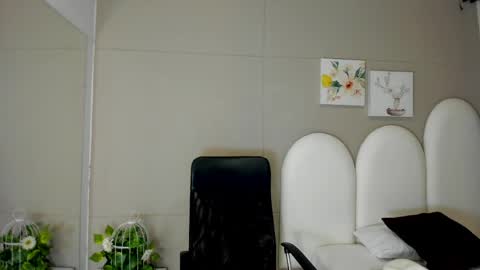 honey_hex_ online show from June 1, 12:40 pm