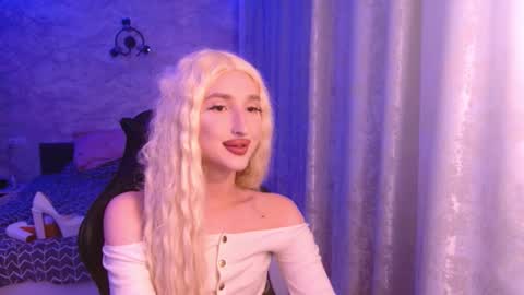 Snapshot of honey_sunset chatting on October 15, 5:13 pm honey_sunset online show from October 15, 5:13 pm