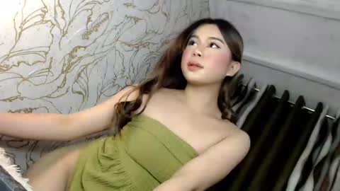 honey_swellens online show from January 6, 1:52 pm