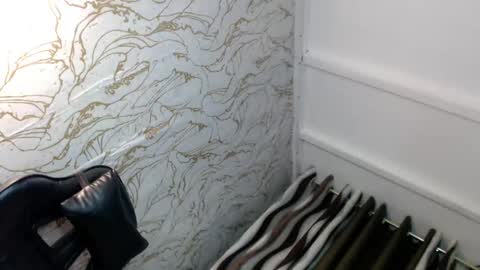 honey_swellens online show from September 14, 3:49 pm