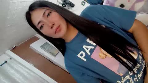 its me CLAUDIA online show from April 11, 1:59 pm