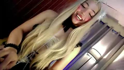 hotfucking_queen1111 online show from June 1, 8:16 am