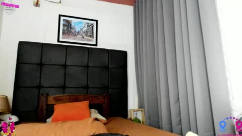 crishinahotty online show from November 7, 5:29 am