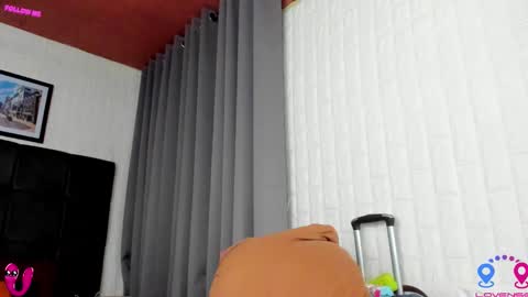 crishinahotty online show from November 29, 3:30 am