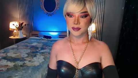 Christine online show from October 25, 1:55 am