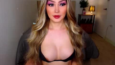 QUEEN SUSSIE BROWN online show from January 9, 3:22 am