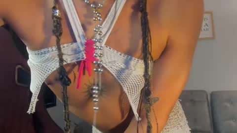 Snapshot of ile_matamba chatting on September 25, 4:25 pm ile_matamba online show from September 25, 4:25 pm