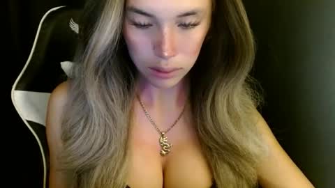 Queen Gwen online show from October 30, 2:10 am