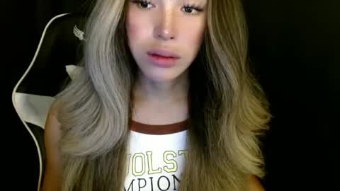 Queen Gwen online show from November 8, 5:52 am