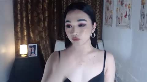 indestructabletrixie online show from January 6, 9:32 pm