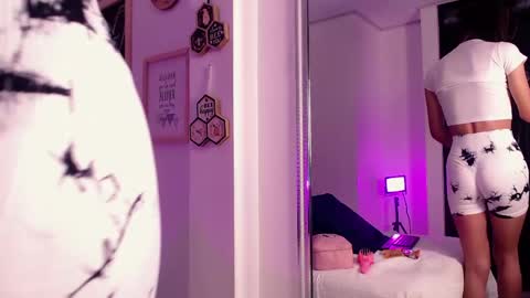 Isabelle Daza online show from March 30, 12:28 pm