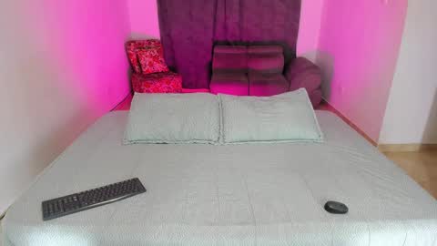 Isabella  online show from March 9, 6:06 am