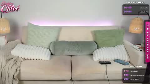 itschloelaurent online show from June 18, 4:33 pm