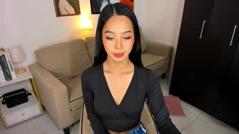Snapshot of ivorycollins chatting on January 16, 3:23 am kirstenelsie online show from January 16, 3:23 am