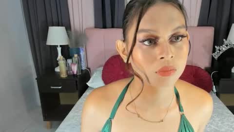 ivorymilker online show from November 18, 11:21 am