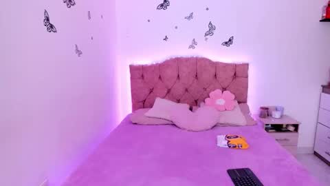 Snapshot of jade__weed chatting on October 17, 9:51 pm online show from October 17, 9:51 pm