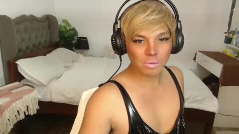 Snapshot of jesie_hot69 chatting on February 24, 1:21 pm jesie_hot69 online show from February 24, 1:21 pm